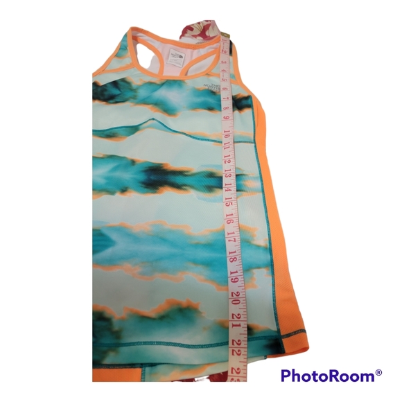 The North Face Athletic Top. Medium. - Picture 6 of 8